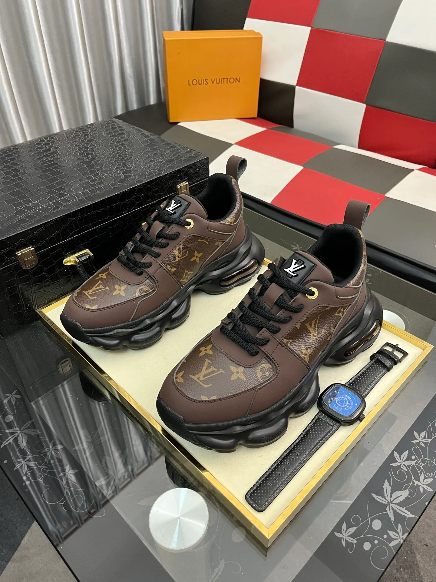 Men's shoes 💰458⌚️⌚️LV Louis Vuitton. The latest trendy casual shoes are popular in physical stores in sizes 38-44. New spring and summer comfortable imported custom original cowhide, unique jacquard fabric element design. Paired with sheepskin lining, Lv original bottom, [taiyang][taiyang] high-end packaging and high quality💪Details determine the quality, you can enter and leave the counter at will, welcome to compare🇮🇹